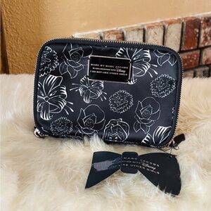 Marc Jacobs Disney Alice in Wonderland Two Way Slim Zippy Zip Around Wallet